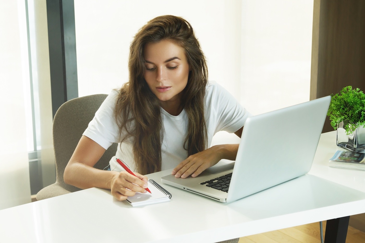 Young woman working on laptop pc in office SSUCv3H4sIAAAAAAAACnxTPY/cIBTsI+U/rKjPChiMzZUpUqdLEaXA8HaNzgbL4IuS0/734A92WSeXzsx7zMx7jN8+fjidUCu9Uej59Lac4tn0/ezDJINxNsL4accnsBqmHHmdKMc5ANoENxnZ52Arg+qsHCCCdu77Bb6uReSDDLMHn6n/ds7KRYWk+3oCOfhgVgJ6YzUXH5x6GTsXXF5Q0j4WMj0lA1yiwQfFNP/37XxKhZ0txBL6Cm7sAT1lFT+3S+WbG8CihG8675B8nr2x4P2nL8ZKq/5Jd2faPn6kseQFrPq12L5mA03Qg9wWuNtHtW41AVAFr2pWsJrSoiFnVlRS10STpqa4XVU2avTyM8A0rAvZSeWsjcsW9OqU7P1hleNklLGX7JoL3RqPdE252YZpsYzSpKh3bpRt3OTz6Rw5IeGd9D6264TnbxbD6IZMx7qwDryzIh0fdTkSWgpa0brCvGGCV4ShPGWdiTyrnWRwHnsnNSyit9fK8sdZIxqBqxTkYxRvDezecEzl3lOVWc8xoHtPQ+qtJWVoicRgQjgY/NuDKAVP8X+PX9C4m//6FJjThle7h4efNDYanf8yDx5QyRjntOTN7ZmPFhDBuGSixveWowPEqrLEpMZ0DeeubZbZkSKk5FqxolRtWzB6poWoABfNGVjbahmHU/HW9Q8AAAD//wMACOgC/NAEAAA=